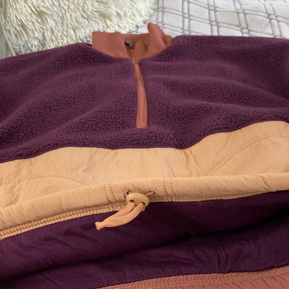 Fabletics Pullover - Picture 3 of 6